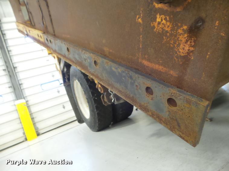 image for item DA5057 2002 International 4900 dump truck