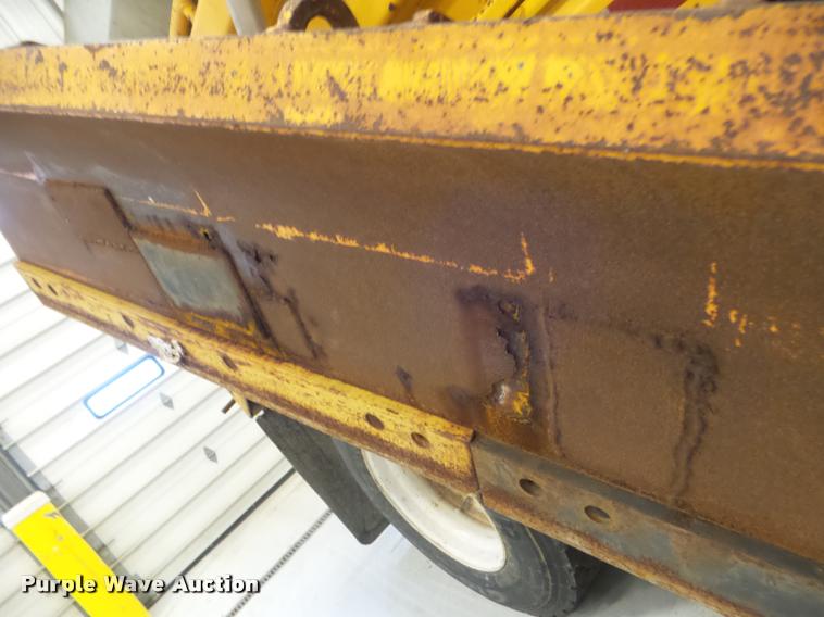 image for item DA5057 2002 International 4900 dump truck