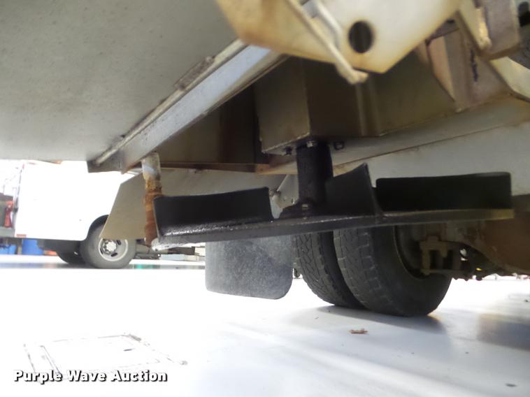 image for item DA5057 2002 International 4900 dump truck