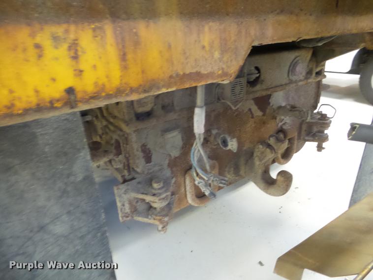 image for item DA5057 2002 International 4900 dump truck