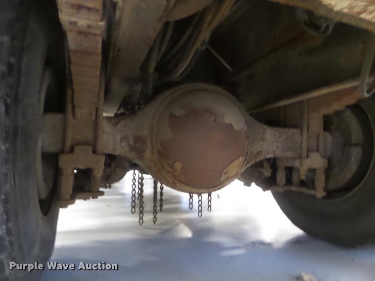 image for item DA5057 2002 International 4900 dump truck