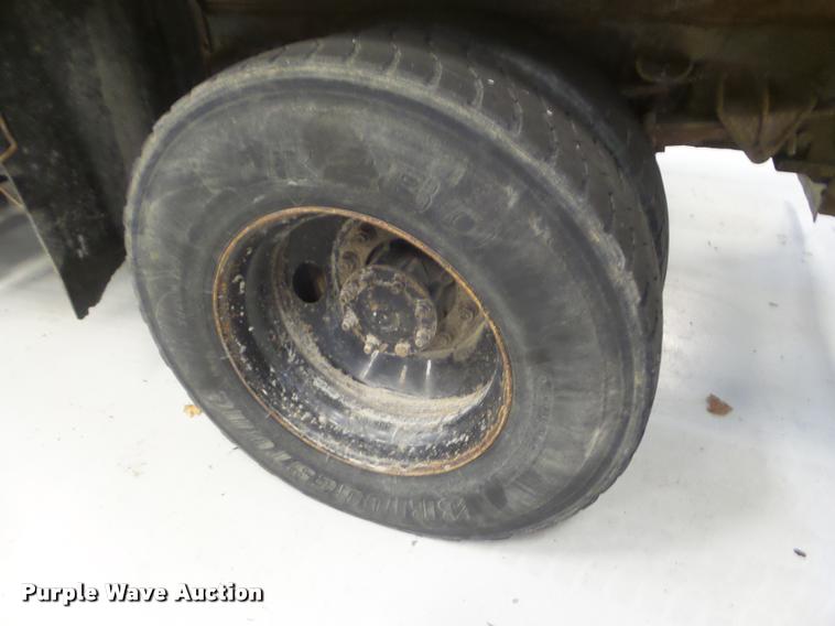 image for item DA5057 2002 International 4900 dump truck