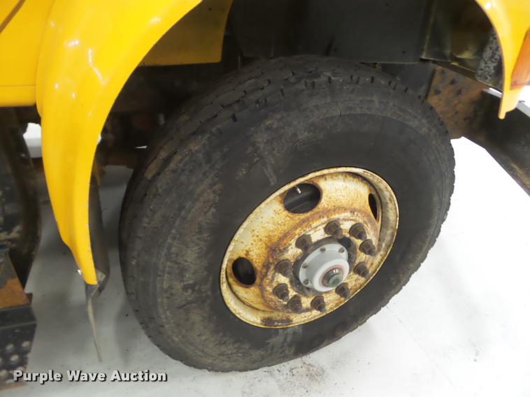 image for item DA5057 2002 International 4900 dump truck