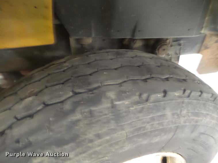 image for item DA5057 2002 International 4900 dump truck