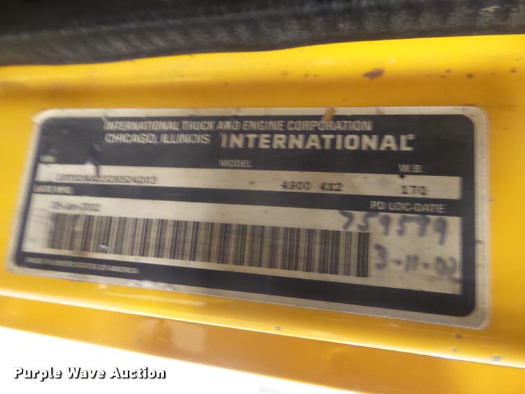 image for item DA5057 2002 International 4900 dump truck