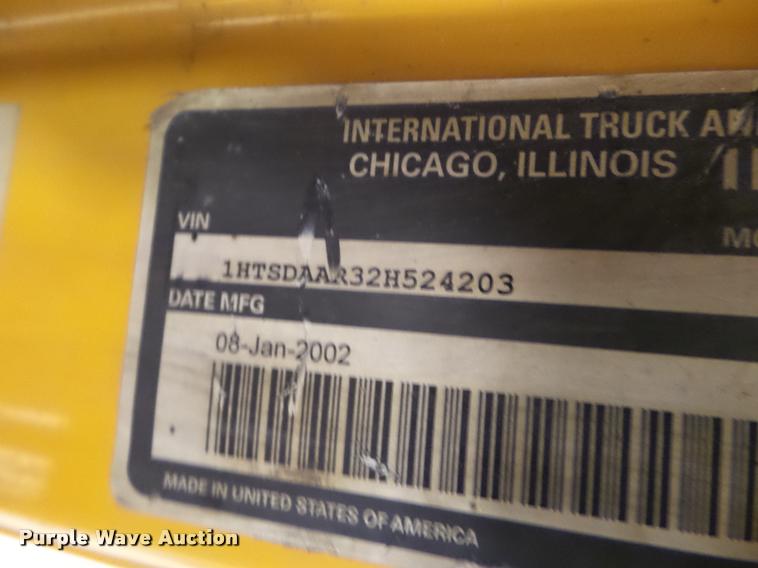 image for item DA5057 2002 International 4900 dump truck