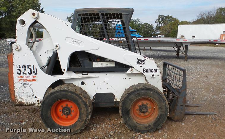 image for item DA8990 2005 Bobcat S250 skid steer