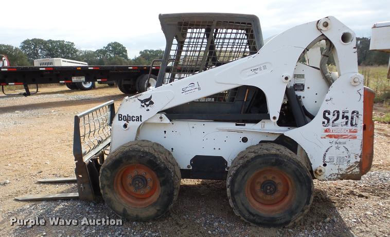 image for item DA8990 2005 Bobcat S250 skid steer