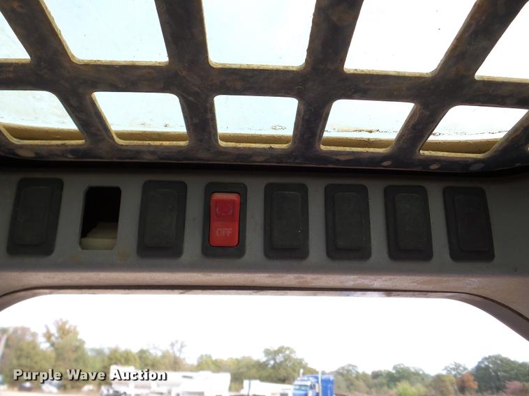 image for item DA8990 2005 Bobcat S250 skid steer