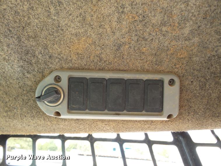 image for item DA8990 2005 Bobcat S250 skid steer