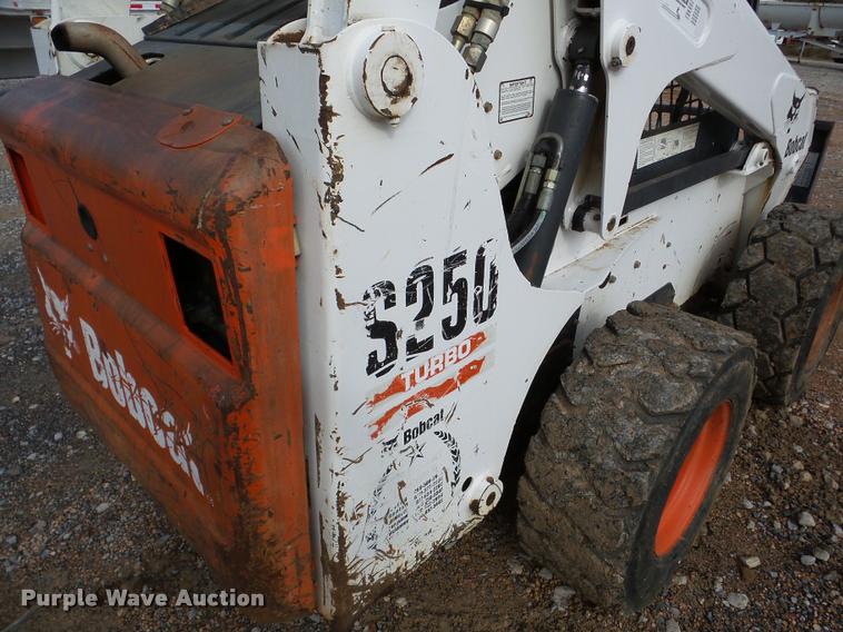 image for item DA8990 2005 Bobcat S250 skid steer