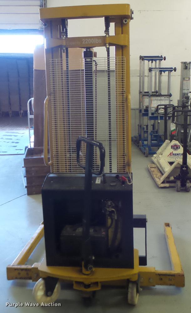 image for item DA9261 Big Joe M-22 forklift