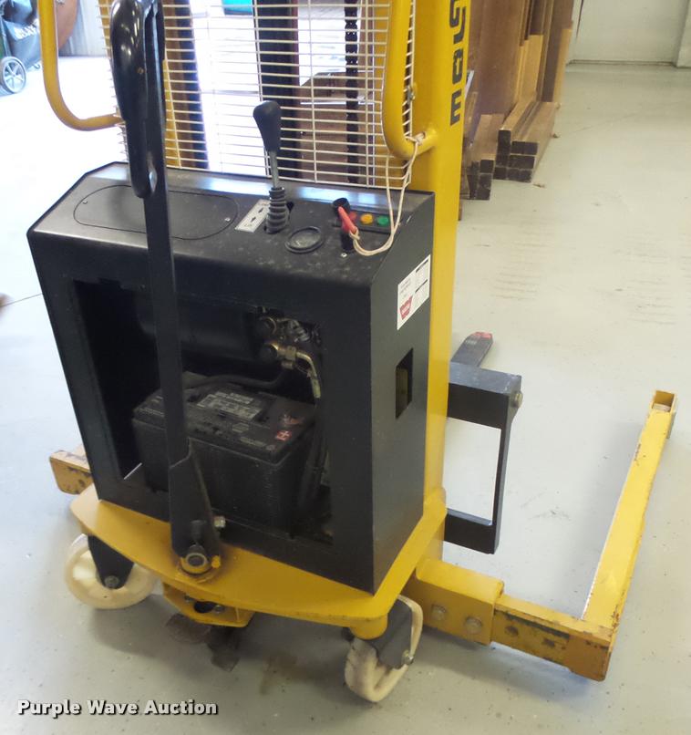 image for item DA9261 Big Joe M-22 forklift