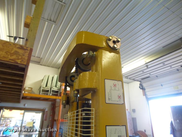 image for item DA9261 Big Joe M-22 forklift