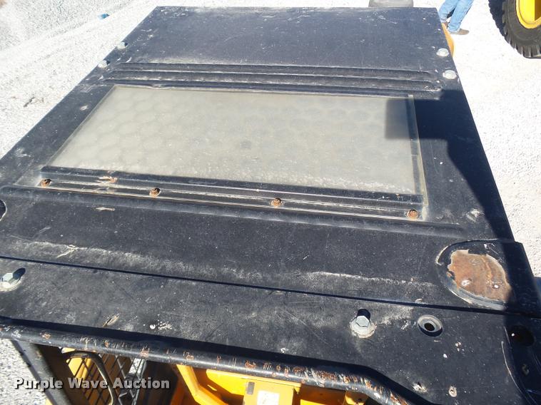 image for item DB1751 1999 Mustang 2050 skid steer