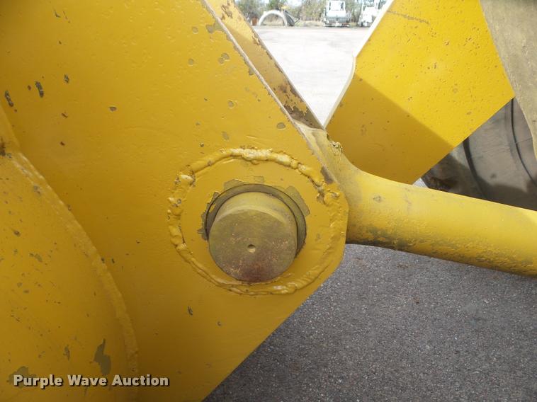 image for item DB3634 1993 Caterpillar 966F wheel loader
