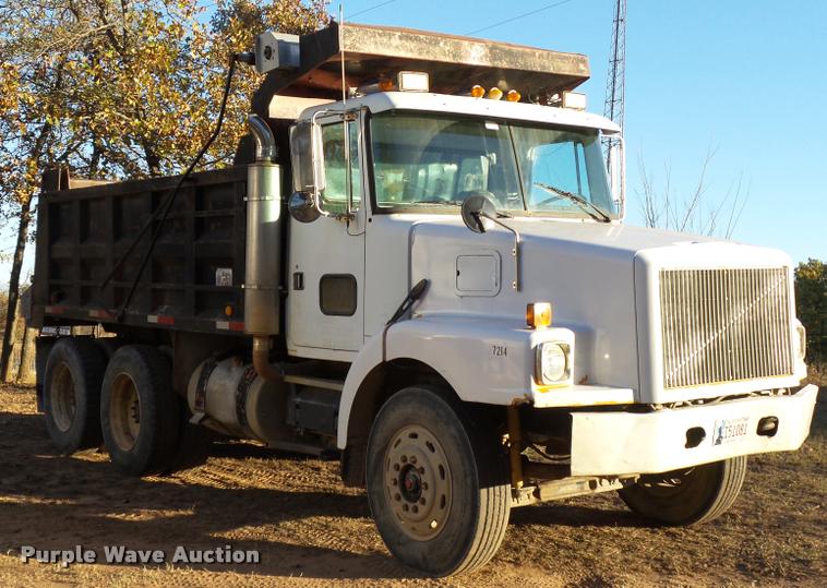 image for item DB4590 1990 Volvo WG dump truck