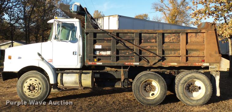 image for item DB4590 1990 Volvo WG dump truck