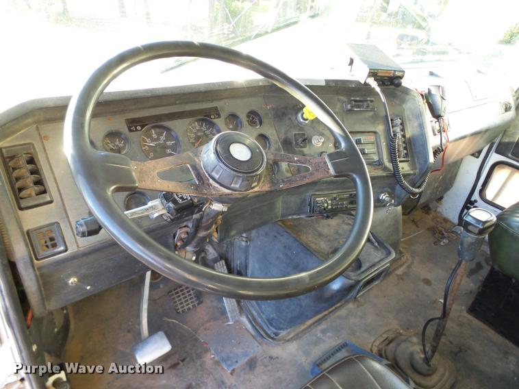 image for item DB4590 1990 Volvo WG dump truck