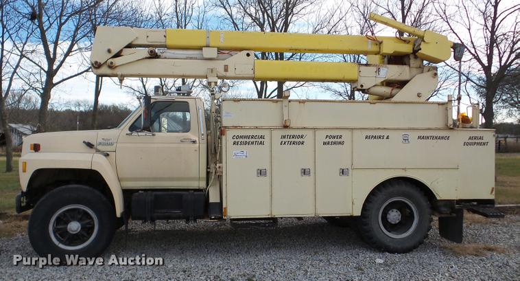 image for item DB5263 1987 Ford F800 bucket truck
