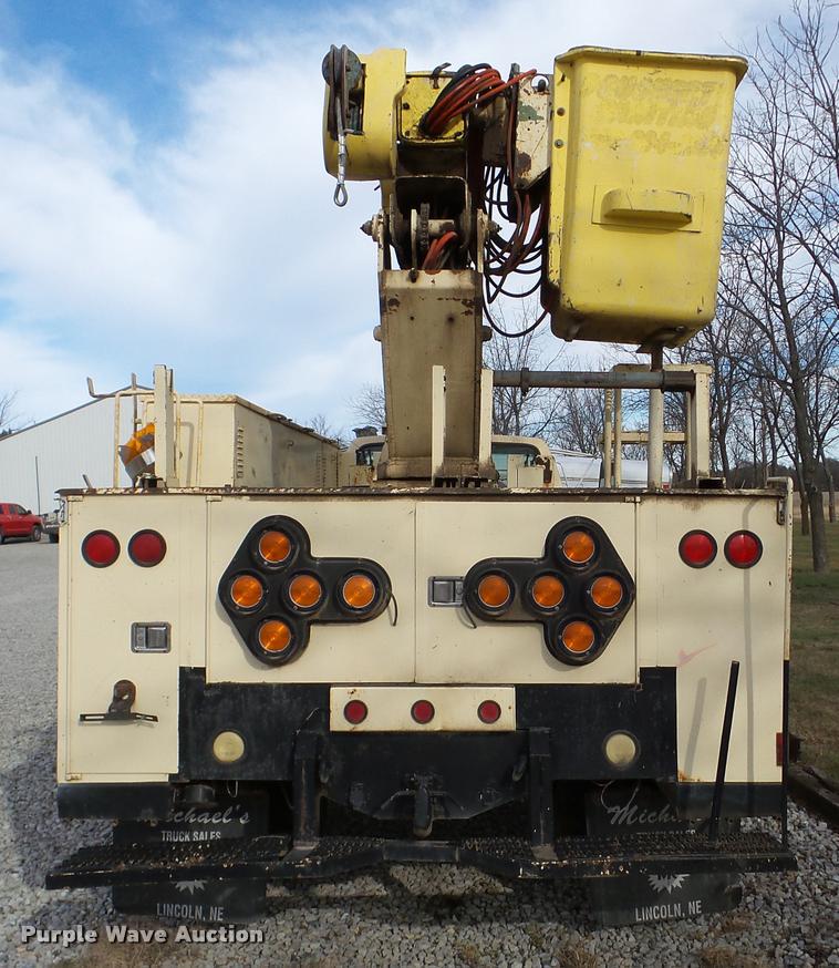 image for item DB5263 1987 Ford F800 bucket truck