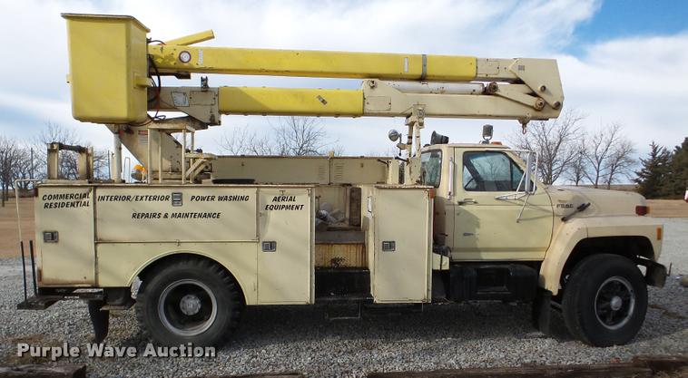 image for item DB5263 1987 Ford F800 bucket truck