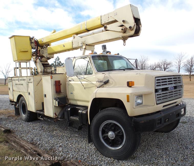 image for item DB5263 1987 Ford F800 bucket truck