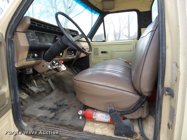 image for item DB5263 1987 Ford F800 bucket truck