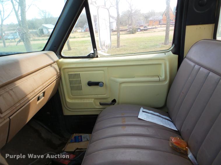 image for item DB5263 1987 Ford F800 bucket truck