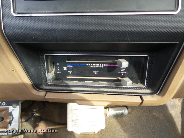 image for item DB5263 1987 Ford F800 bucket truck