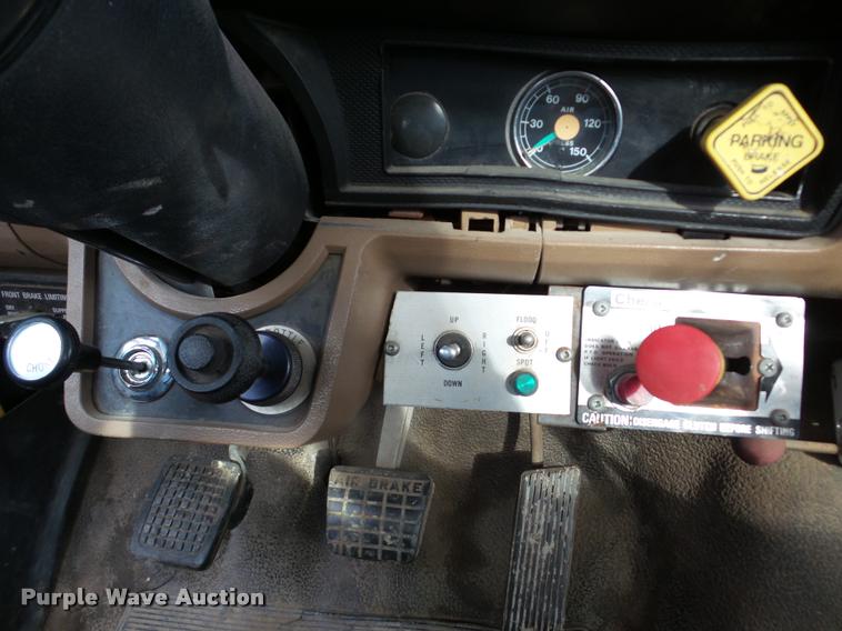 image for item DB5263 1987 Ford F800 bucket truck