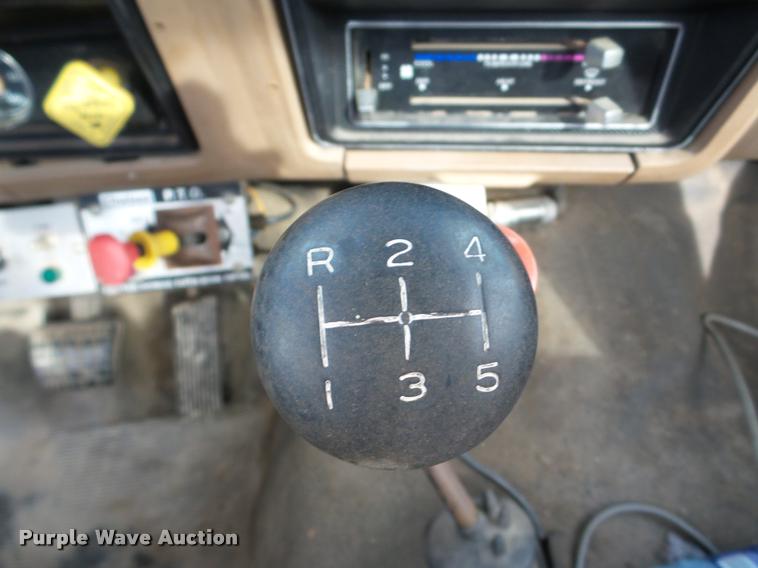 image for item DB5263 1987 Ford F800 bucket truck