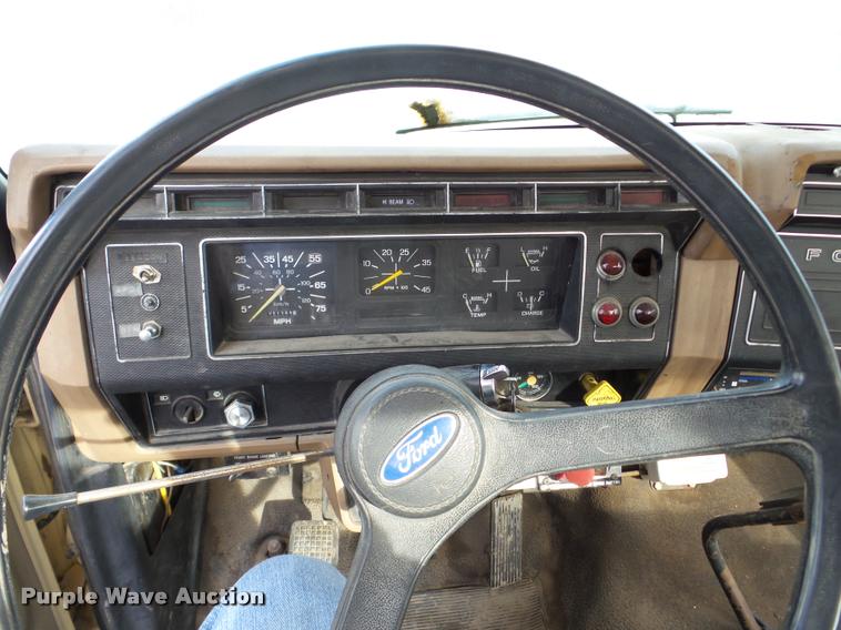 image for item DB5263 1987 Ford F800 bucket truck