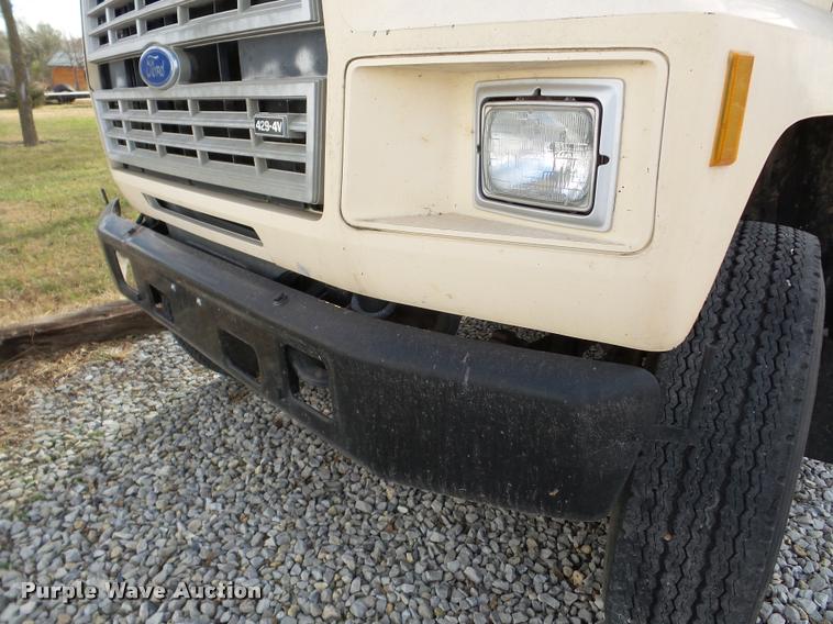 image for item DB5263 1987 Ford F800 bucket truck