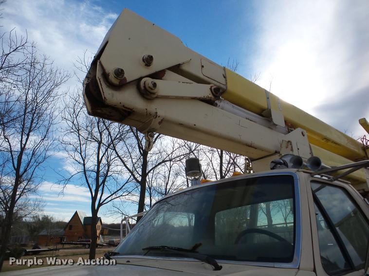 image for item DB5263 1987 Ford F800 bucket truck