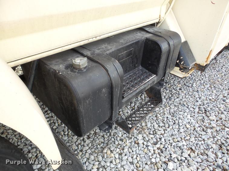 image for item DB5263 1987 Ford F800 bucket truck