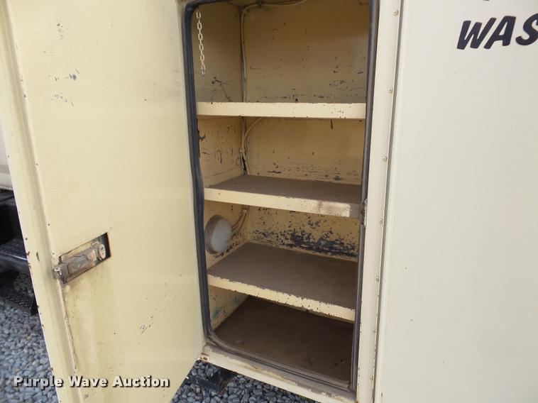 image for item DB5263 1987 Ford F800 bucket truck