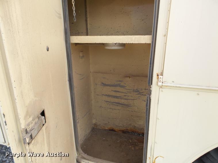 image for item DB5263 1987 Ford F800 bucket truck