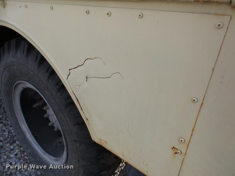 image for item DB5263 1987 Ford F800 bucket truck