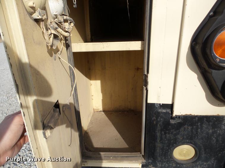 image for item DB5263 1987 Ford F800 bucket truck