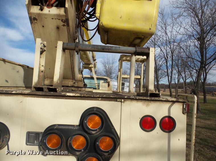 image for item DB5263 1987 Ford F800 bucket truck