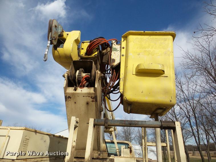 image for item DB5263 1987 Ford F800 bucket truck