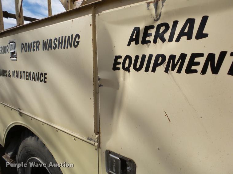 image for item DB5263 1987 Ford F800 bucket truck