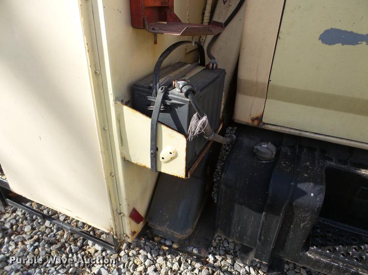 image for item DB5263 1987 Ford F800 bucket truck