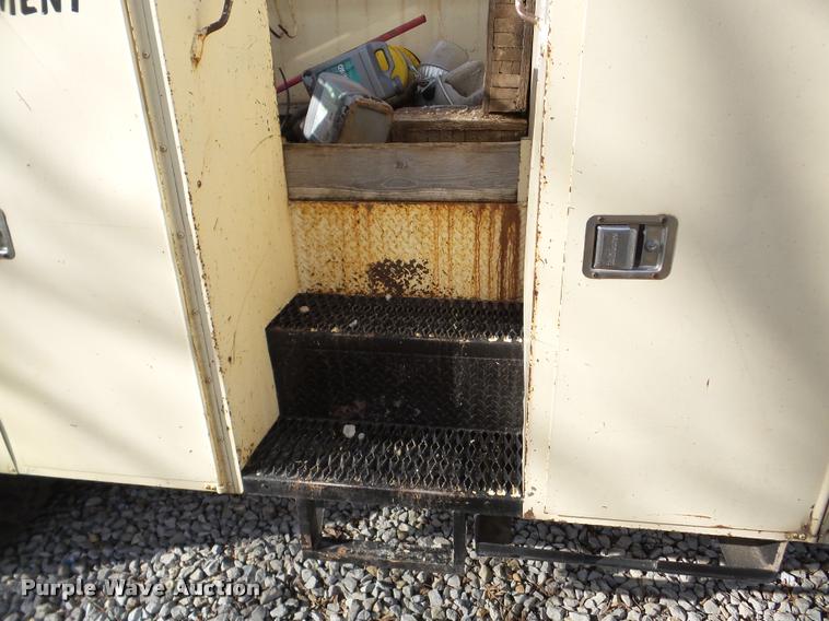 image for item DB5263 1987 Ford F800 bucket truck