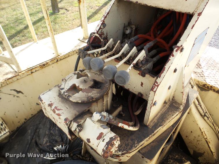 image for item DB5263 1987 Ford F800 bucket truck