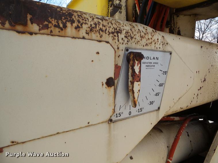 image for item DB5263 1987 Ford F800 bucket truck