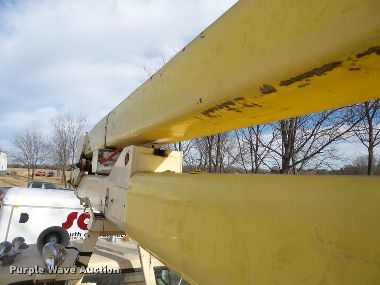 image for item DB5263 1987 Ford F800 bucket truck