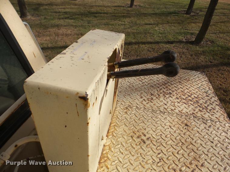 image for item DB5263 1987 Ford F800 bucket truck