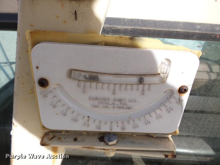 image for item DB5263 1987 Ford F800 bucket truck